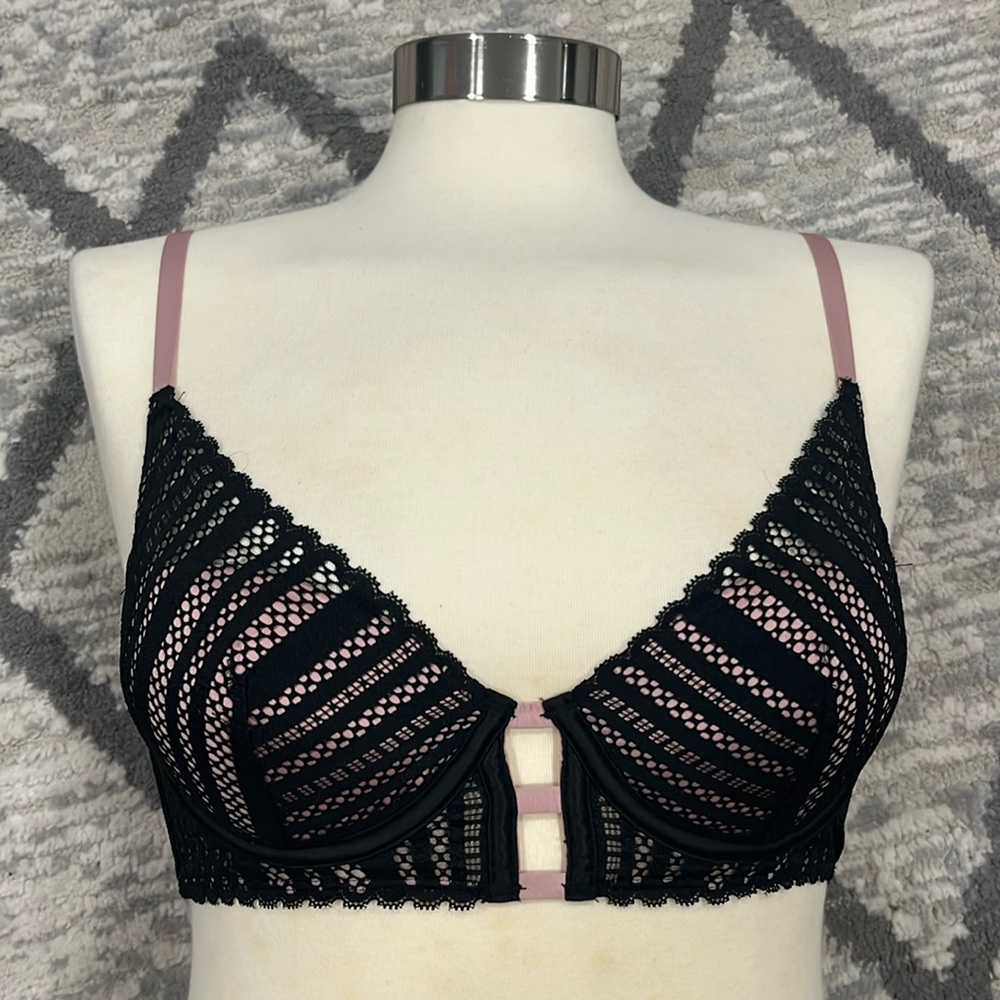 Victoria's Secret Luxe Lingerie Lace Lightly Lined Plunge Bra size 34B/B75
